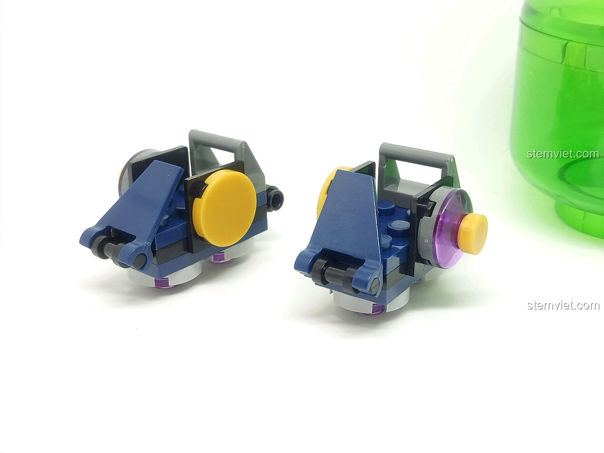 Thanos Degao lắp phi thuyền vào chân. Đồ chơi lắp ráp Thanos với phụ kiện.