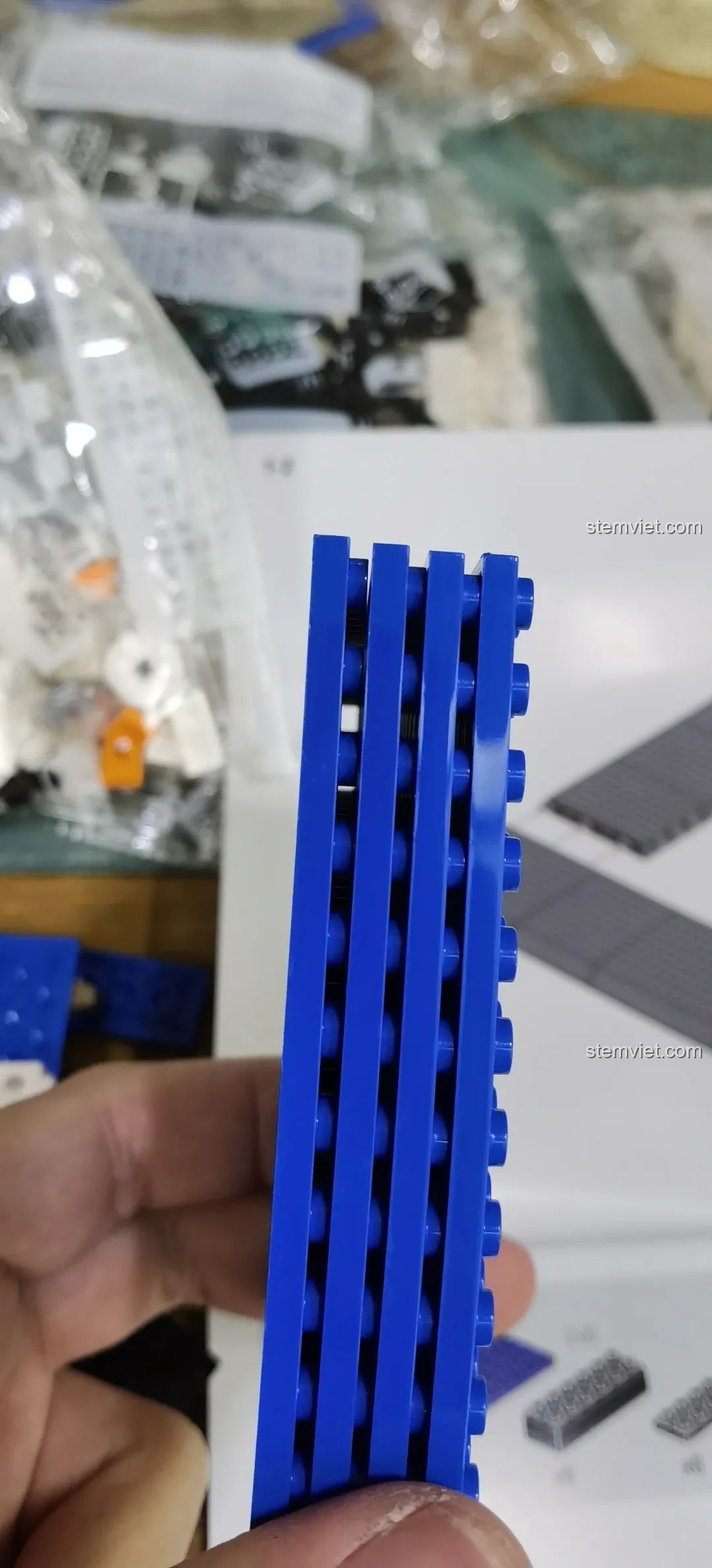 Lỗi thoát khuôn nhỏ trên một số mảnh ghép của bộ xếp hình London Eye WANGE 6215, một điểm cần cải thiện.