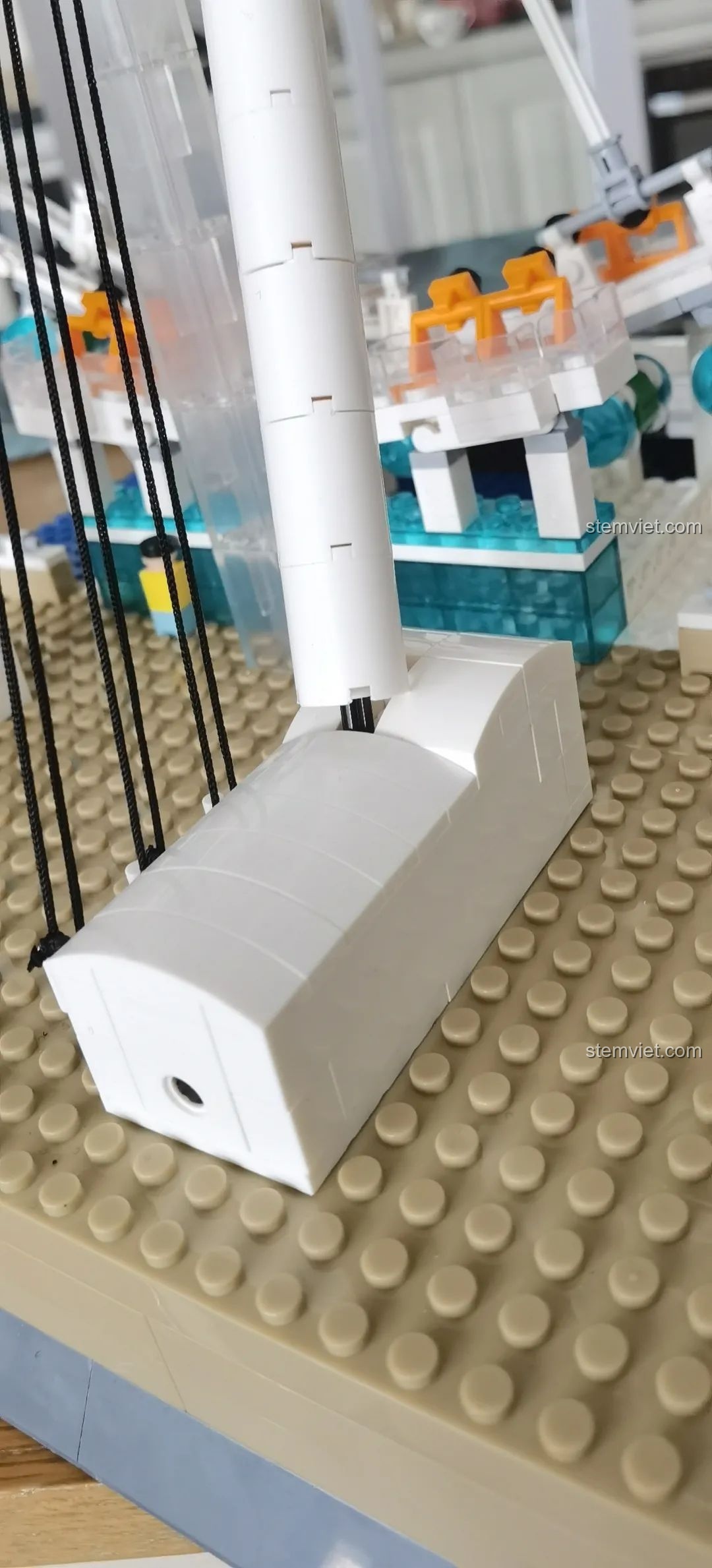 Mảnh ghép bị mẻ nhỏ ở cạnh của bộ xếp hình London Eye WANGE 6215, một lỗi sản xuất.