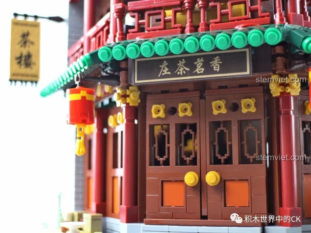 Mô hình Trà Quán Hương茗 được trang bị thêm đèn LED, tạo hiệu ứng lung linh, ấm cúng vào ban đêm.