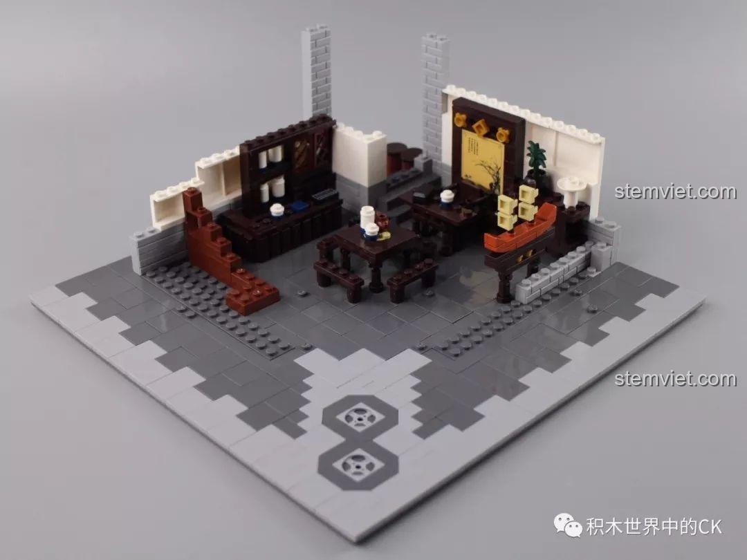 Mặt tiền tầng 1 được lắp ráp với cửa ra vào lớn và các chi tiết trang trí hoa văn tinh xảo.