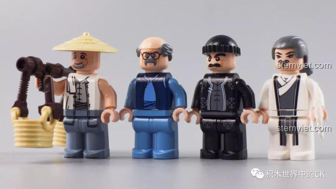 Phụ kiện vũ khí đi kèm trong bộ xếp hình Mô hình Trà Quán Trung Hoa, tăng thêm chi tiết cho các kịch bản chơi.