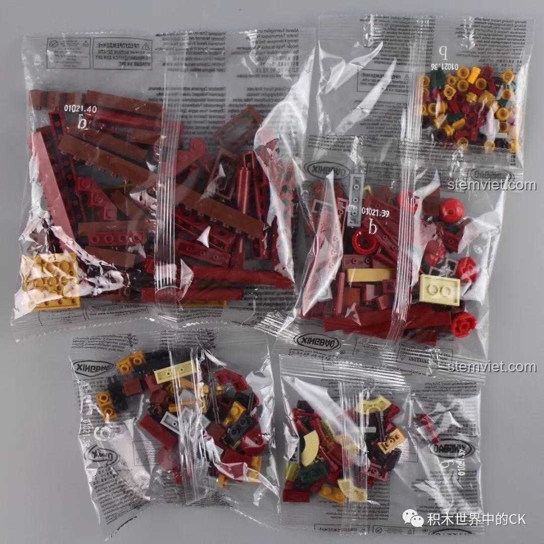 Khung mái nhà được xây dựng với các kỹ thuật lắp ghép thông minh để tạo độ dốc và hình dáng cong đặc trưng.