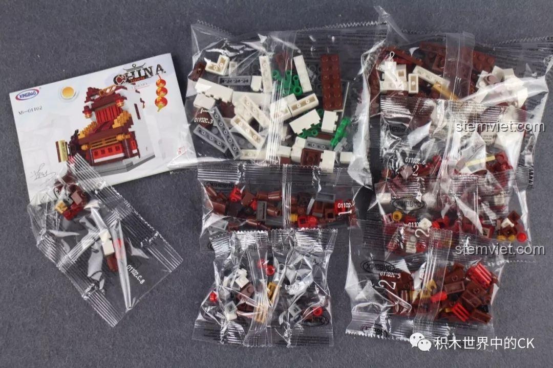 Các túi linh kiện và sách hướng dẫn lắp ráp cho mô hình Thư Viện, một phần của bộ lắp ghép Xingbao XB-01102 Phố Trung Hoa Cổ Điển.