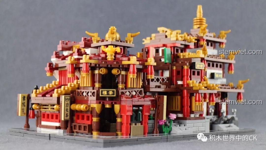 Góc nhìn từ trên xuống của 4 mô hình Vọng Giang Lâu, Tiệm Vải, Thư Viện, Quán Trà của bộ lắp ghép Xingbao XB-01102 Phố Trung Hoa Cổ Điển, cho thấy tổng thể kiến trúc.