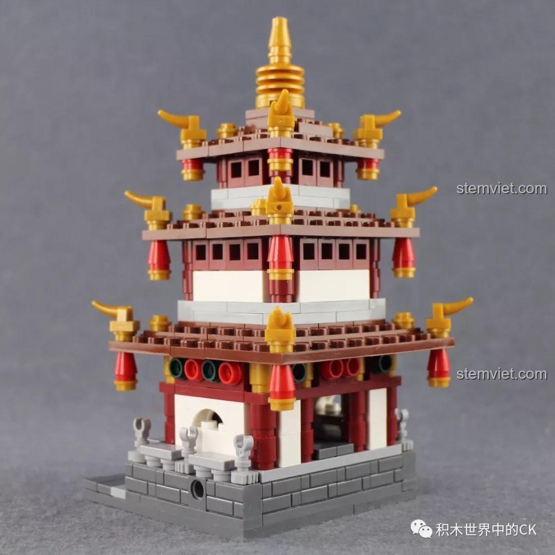 Cận cảnh mặt phải của mô hình Vọng Giang Lâu, cho thấy sự khéo léo trong thiết kế và lắp ráp các mảnh ghép nhỏ của Xingbao XB-01102.