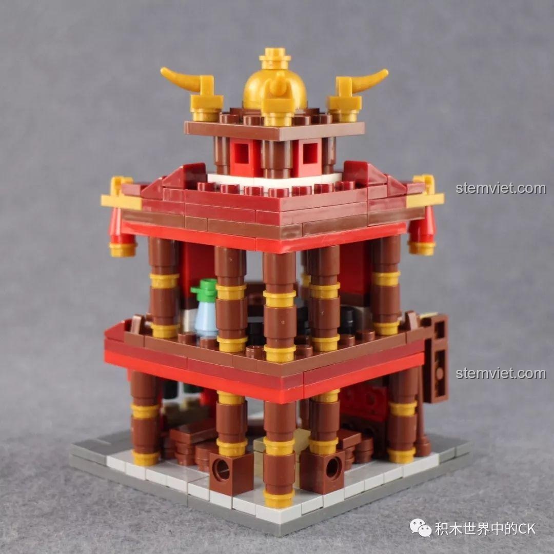 Góc nhìn bên cạnh của Quán Trà, đồ chơi mô hình Mô Hình Phố Cổ Xingbao XB-01102C, thể hiện cấu trúc độc đáo và các chi tiết trang trí.