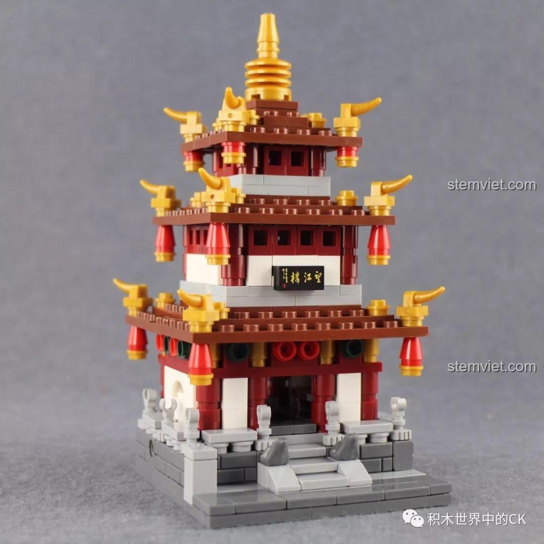 Mô hình Vọng Giang Lâu đã lắp ráp hoàn chỉnh từ bộ đồ chơi lắp ráp Bộ Lắp Ráp Kiến Trúc Trung Hoa Xingbao XB-01102C, kiến trúc cổ phong độc đáo.