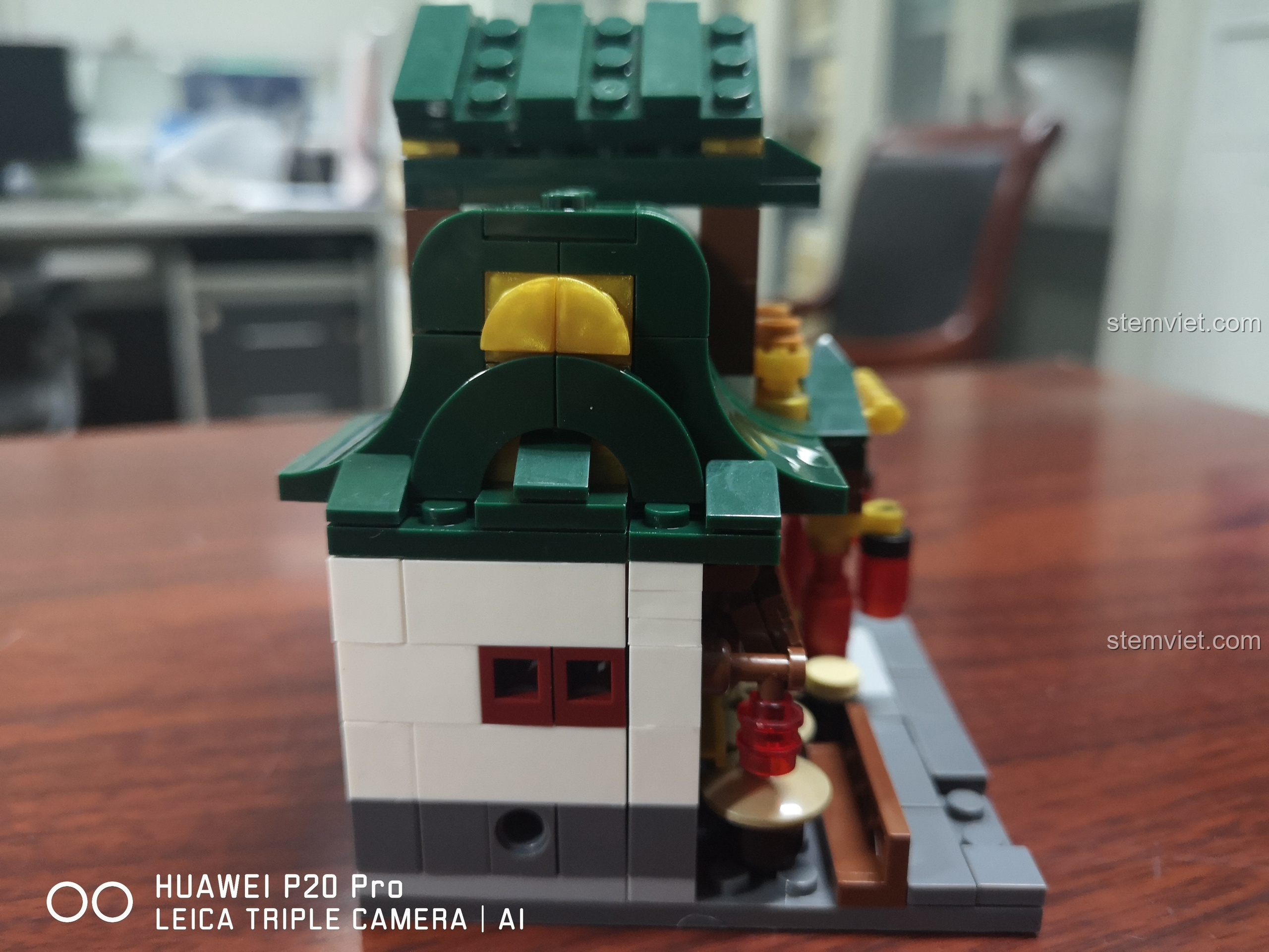 Mô hình Cối Xay Gió XINGBAO XB01103A, đồ chơi lắp ghép kiến trúc cổ điển chi tiết cao, phù hợp bé trai bé gái 8 tuổi.