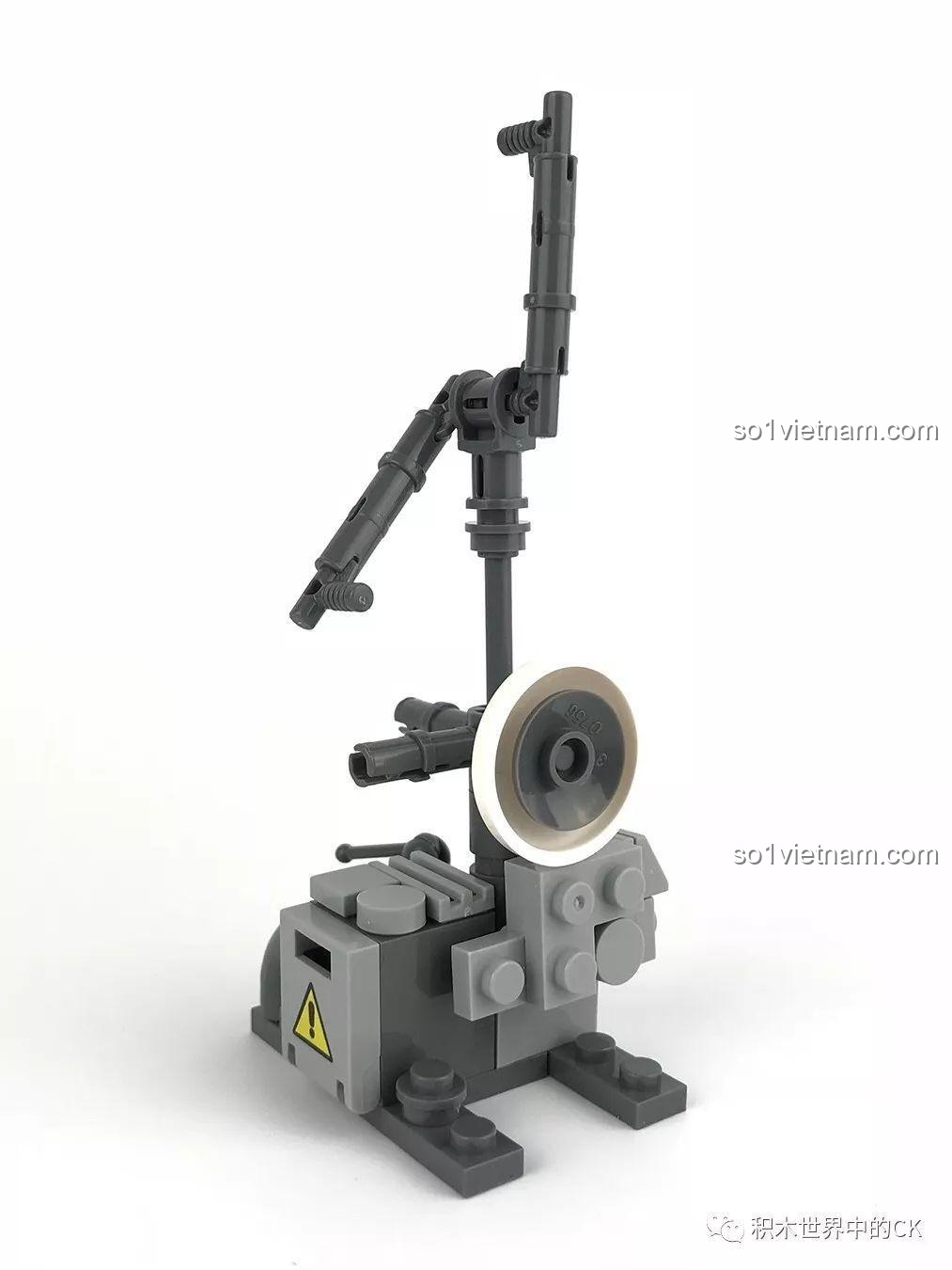 Tháp thông tin được lắp ráp hoàn chỉnh từ bộ Xingbao XB-06008 Xe Mô Tô Quân Sự Kèm Thùng.