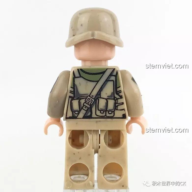 Các túi mảnh ghép của đồ chơi mô hình Xe Jeep Quân Sự XB06010, sẵn sàng cho quá trình lắp ráp