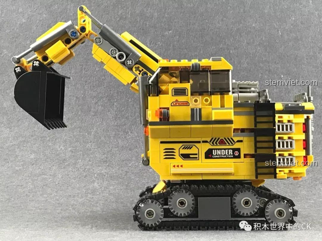 Mặt bên của xe tải phụ từ bộ lắp ráp Xingbao XB-13002, cho thấy chi tiết khung gầm và 8 bánh xe.