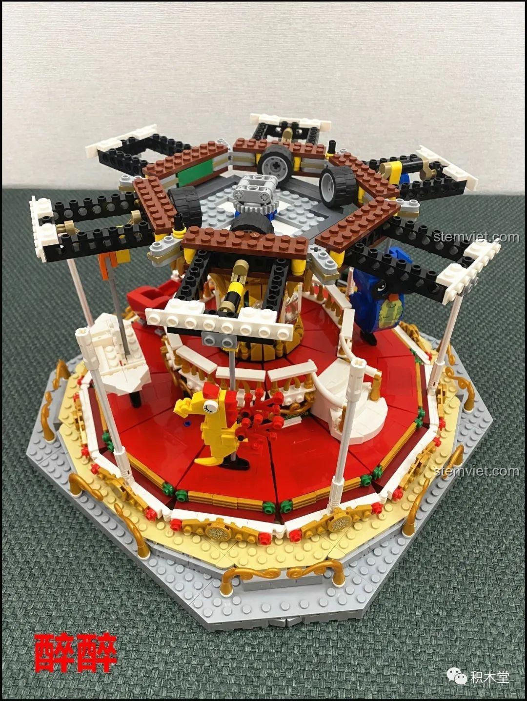 Cấu trúc mái hình lục giác của Vòng Quay Ngựa Gỗ Giấc Mơ Cổ Tích Andersen XINGBAO XB-30001, là phần khung cho mái vòm chính.