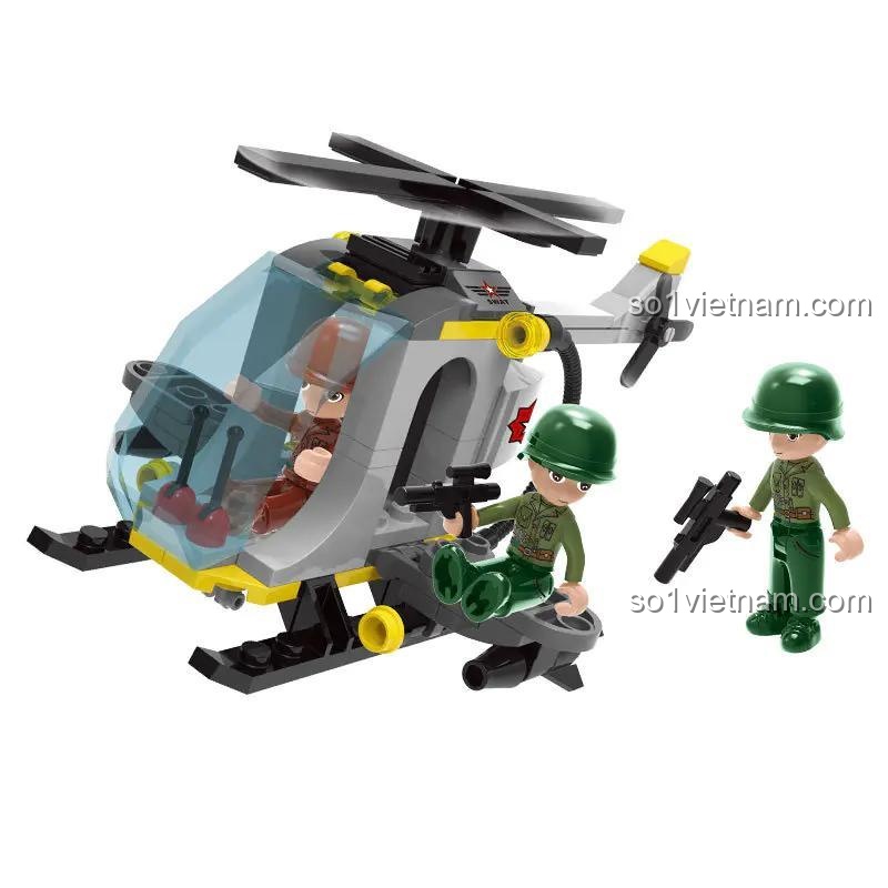 Mô hình trực thăng quân sự từ bộ xếp hình Xe Quân Sự Xingbao XB-57007, có 2 minifigures lính, chi tiết cao, đồ chơi cho bé trai 6 tuổi.