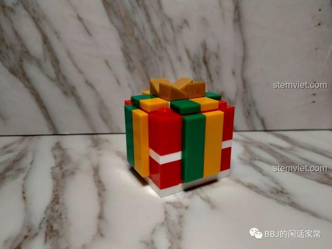 Bộ lắp ghép Chuột Mickey 8914C, đồ chơi mô hình XINH, chi tiết đuôi từ góc thứ ba.