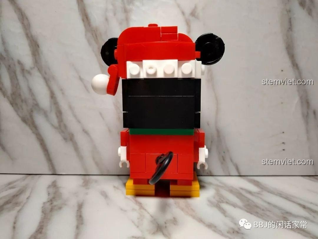 Đồ chơi mô hình Chuột Mickey 8914C, bộ xếp hình XINH, chi tiết tai và mũ Giáng Sinh từ góc khác.