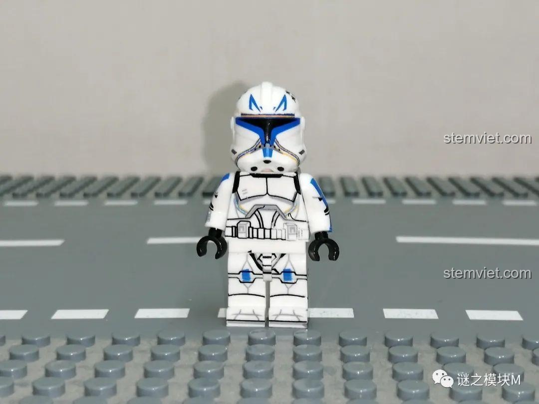Minifigure Captain Rex với chi tiết in ấn sắc nét, là một trong những 0300 đồ chơi mô hình chất lượng cao.
