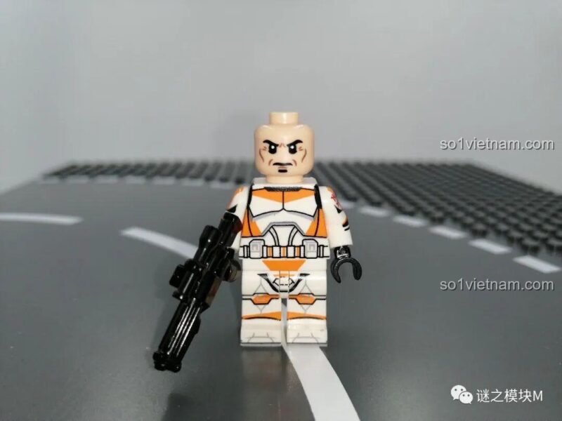 Minifigure Clone Trooper Waxer XINH X0305 - mặt sau