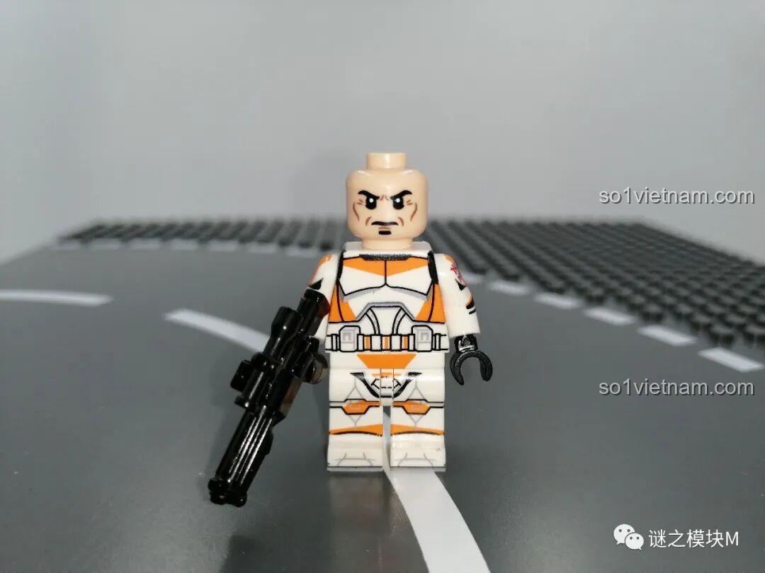 Minifigure Clone Trooper Waxer XINH X0305 - mặt sau