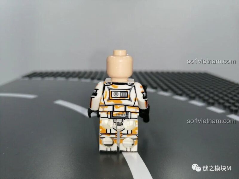 Minifigure Sandtrooper Star Wars XINH X0305 nhìn từ phía sau