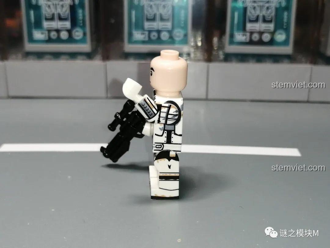 Minifigure Battle Damaged Stormtrooper từ Minifigure Star Wars X0307, chất lượng cao, phù hợp cho bé trai 6 tuổi.