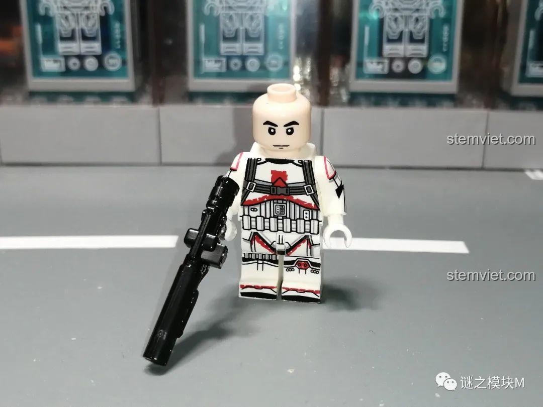 Minifigure Incinerator Stormtrooper từ Bộ 8 Minifigure Chiến Binh Star Wars, chi tiết sắc nét, đồ chơi mô hình cho bé trai 6 tuổi.