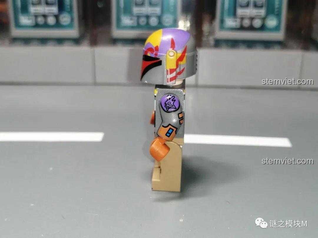 Minifigure Sabine Wren XINH X0307, với áo giáp Mandalorian đầy màu sắc, set đồ chơi Sabine Wren độc đáo.