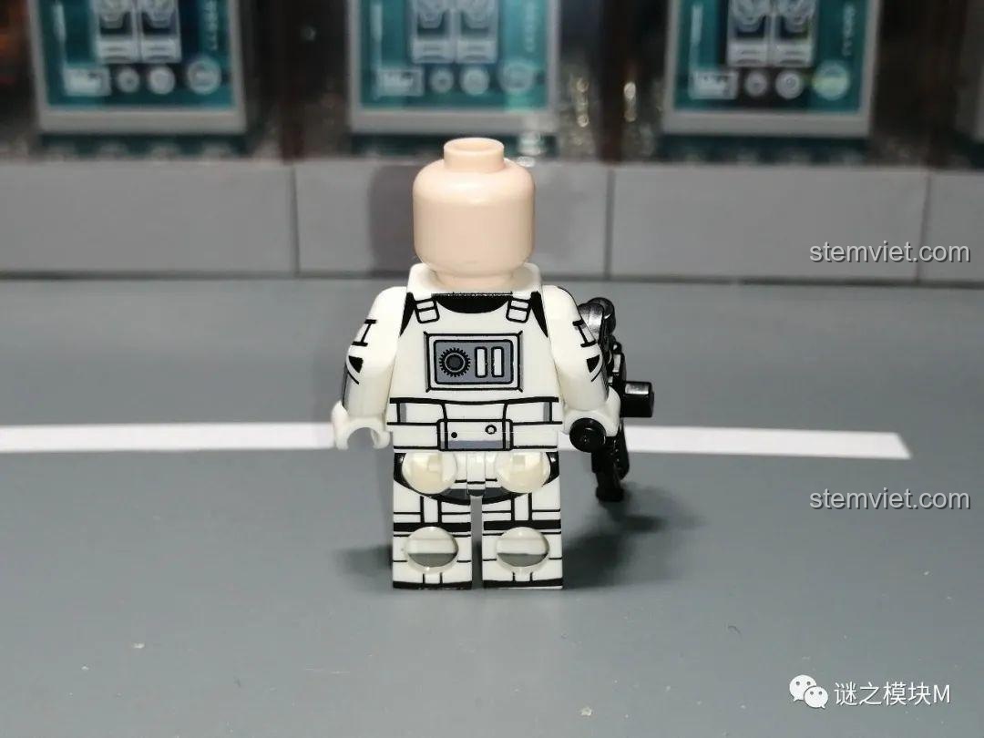 Mặt sau minifigure Lính Stormtrooper Đế Chế XINH X0307, chi tiết in ấn rõ nét, đồ chơi mô hình Star Wars cho bé trai.