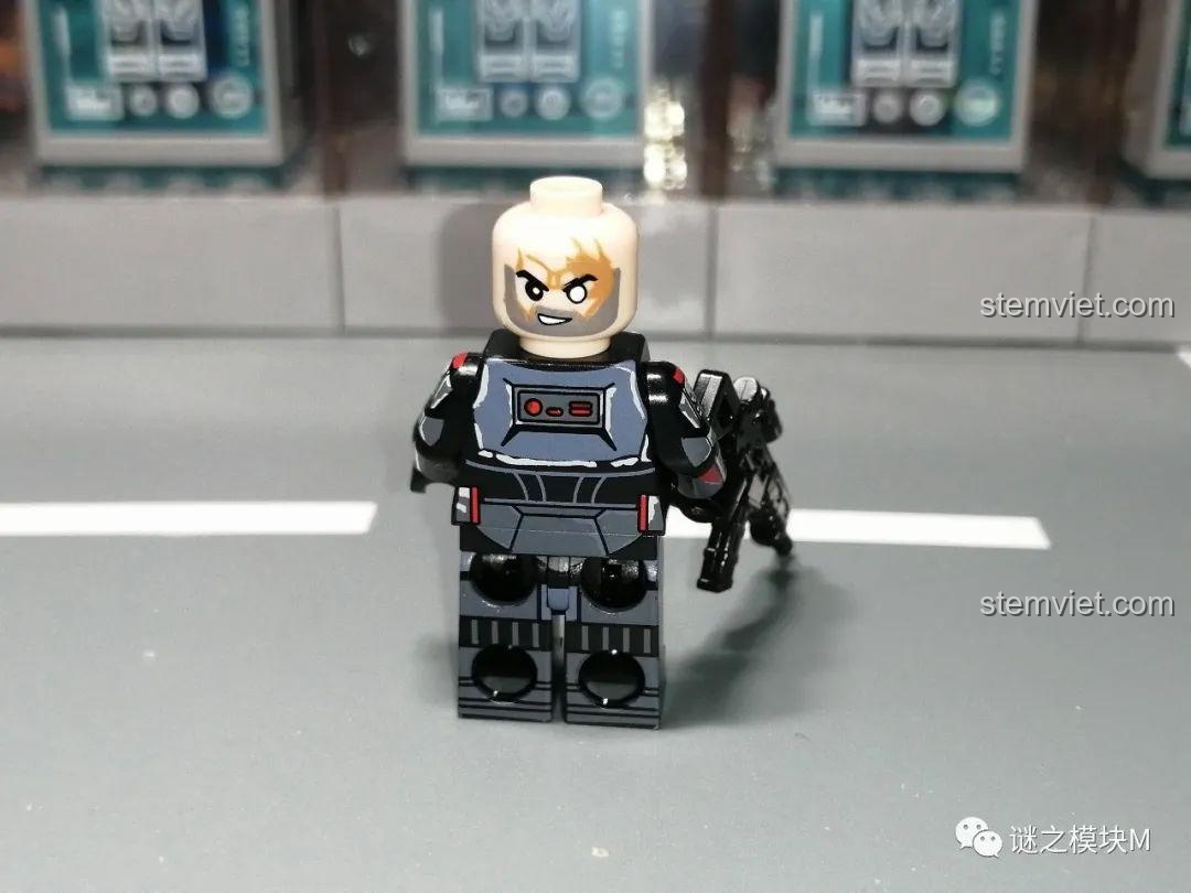 Minifigure Wrecker XINH X0307, góc nhìn bên hông, đồ chơi mô hình Lính Clone Force 99, tương thích LEGO®.