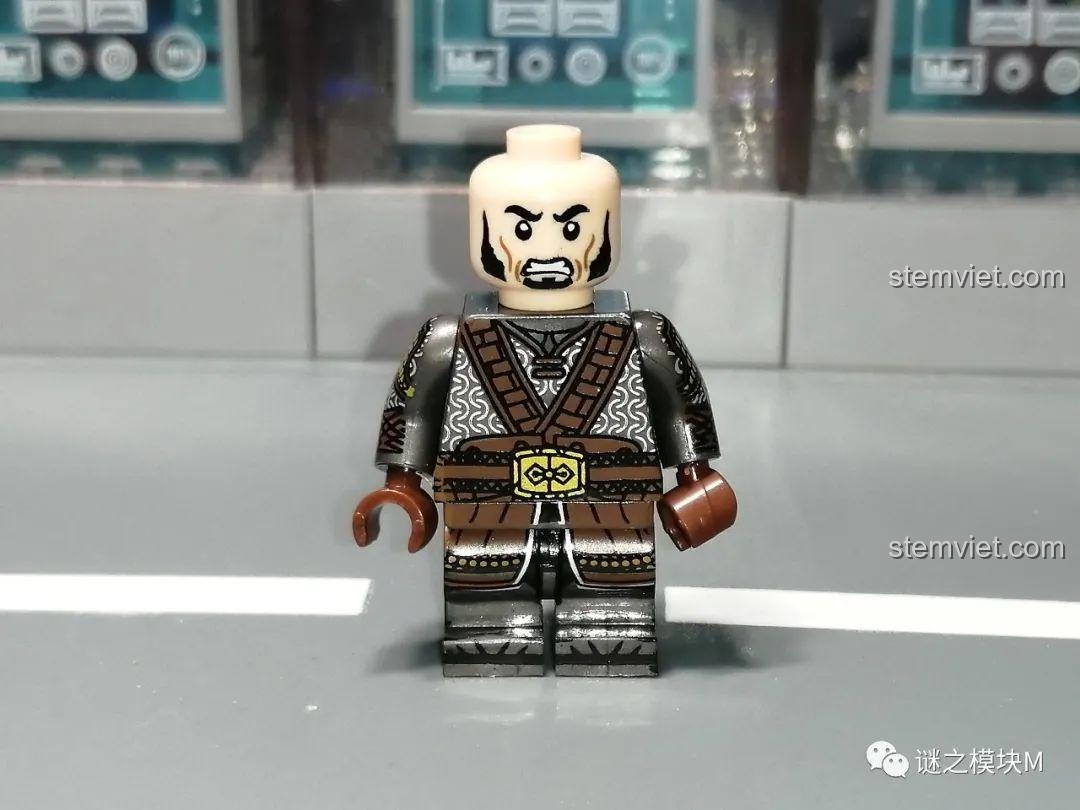 Cận cảnh áo giáp loại 1 của minifigure chiến binh người lùn XINH X0314, thiết kế mạnh mẽ.