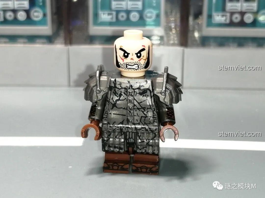 Mặt bên mũ giáp của minifigure chiến binh người lùn XINH X0314.