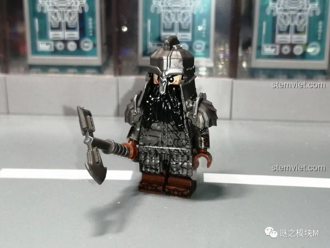 Mặt sau thân in mẫu A của minifigure chiến binh người lùn XINH X0314, chi tiết giáp.