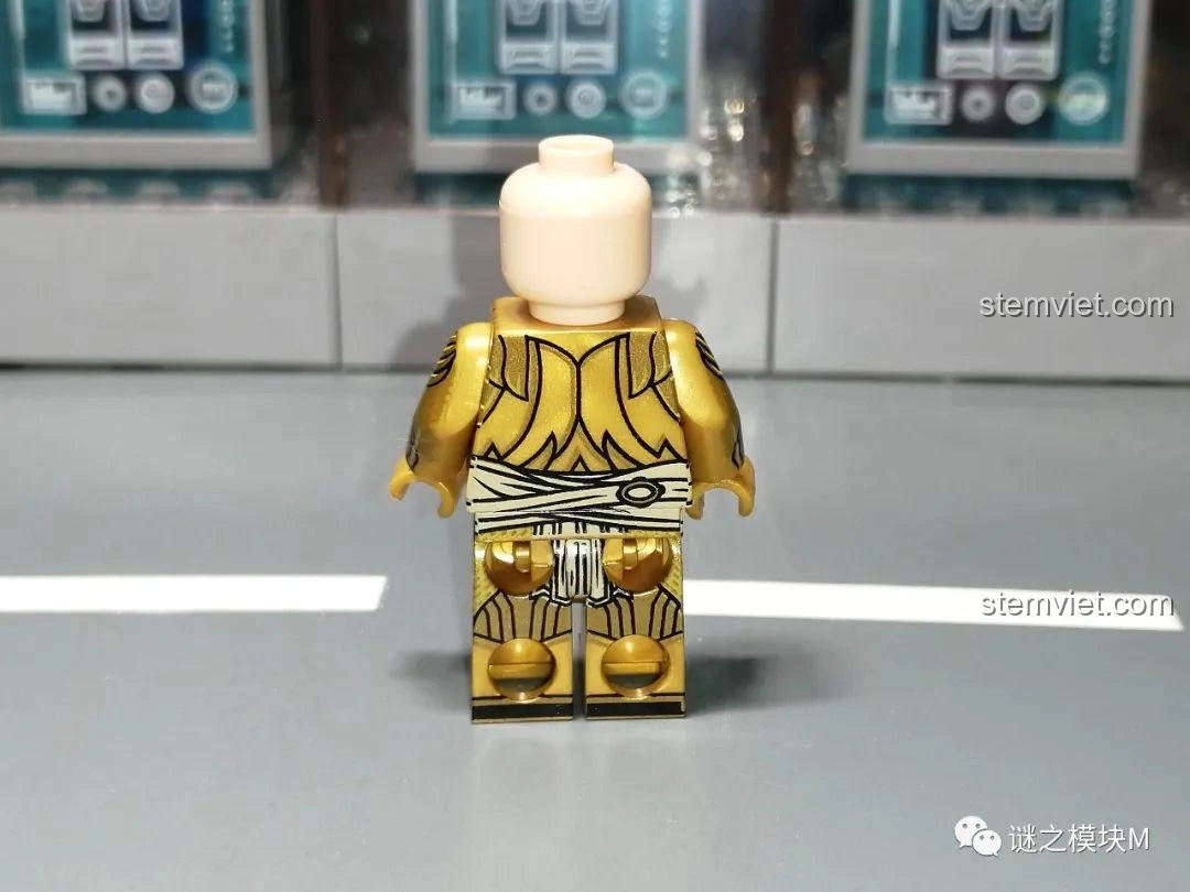 Mặt sau của minifigure Tinh Linh XINH X0315-XH1724, với các họa tiết in ấn rõ ràng trên lưng và chân kiểu A.