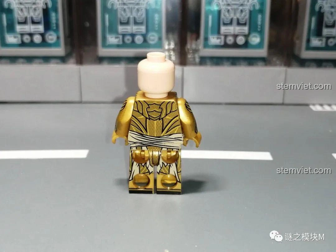 Mặt sau của minifigure Tinh Linh XINH X0315-XH1728, với các họa tiết in ấn rõ ràng trên lưng và chân kiểu B.