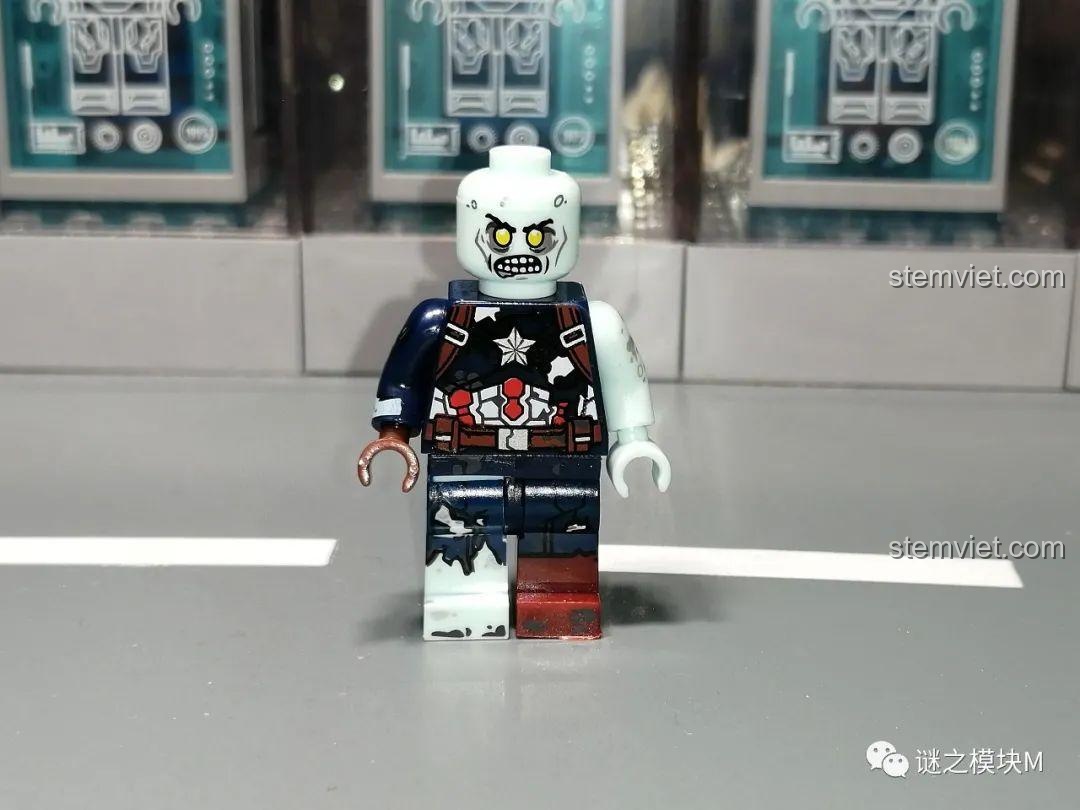 Mặt sau minifigure Falcon Zombie từ bộ đồ chơi XINH X0325, chi tiết in ấn sắc nét, chất lượng cao, phù hợp bé trai 8 tuổi.