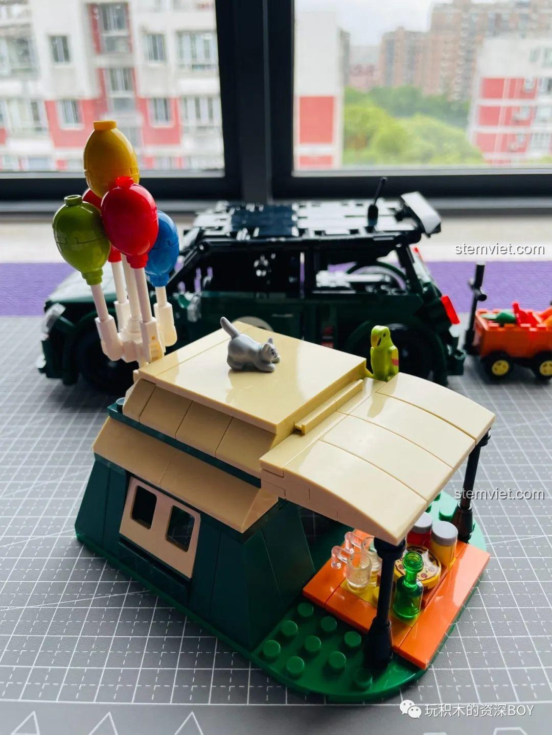 Ý tưởng sáng tạo: đặt lều trại lên nóc xe để biến thành lều nóc xe hơi.