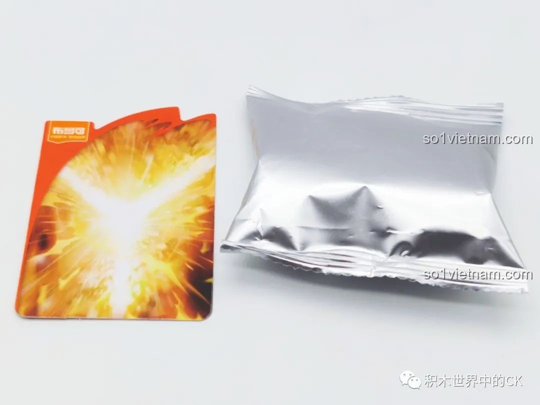 Zero Ultraman với vũ khí trong Bộ Sưu Tập Ultraman 2023.