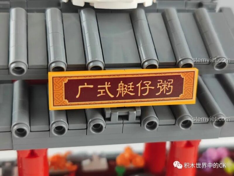 Góc nhìn cận cảnh các chi tiết trang trí và món ăn của bộ lắp ghép Zhe Gao 01004 Xe Bán Cháo Thuyền Quảng Đông, đồ chơi xây dựng giá tốt