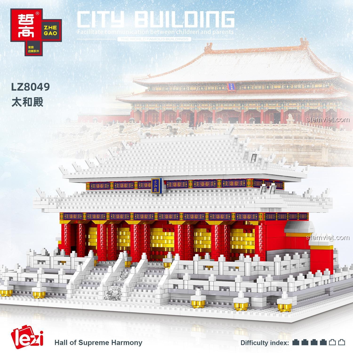 Poster quảng cáo bộ lắp ghép Kiến trúc Cố Cung Bắc Kinh Zhe Gao LZ8049, so sánh mô hình với ảnh thật của Điện Thái Hòa.