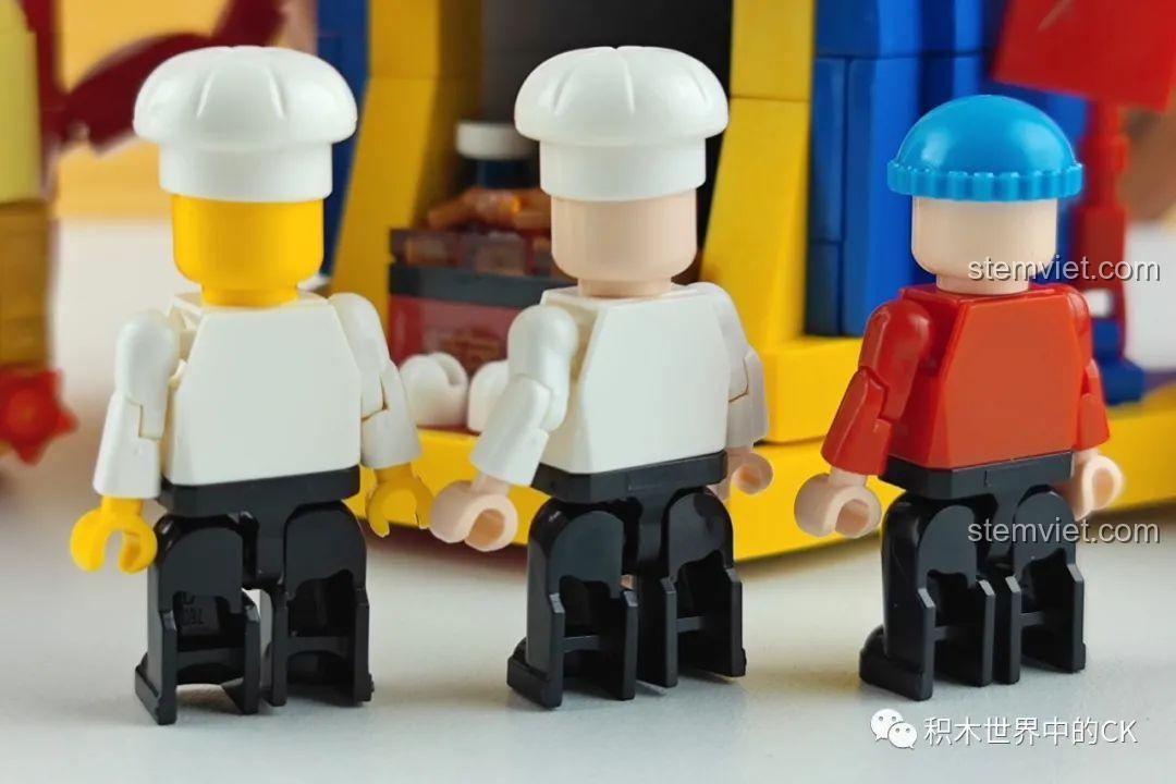 Mặt sau các minifigure đầu bếp Zhe Gao, chi tiết rõ nét, phù hợp cho bộ lắp ghép mô hình ẩm thực.