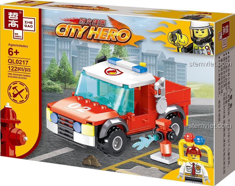 Xe cứu hỏa đầu tiên trong bộ đồ chơi lắp ráp Zhe Gao QL0217, với nhiều mảnh ghép, mang lại trải nghiệm xây dựng thú vị cho bé trai 6 tuổi.
