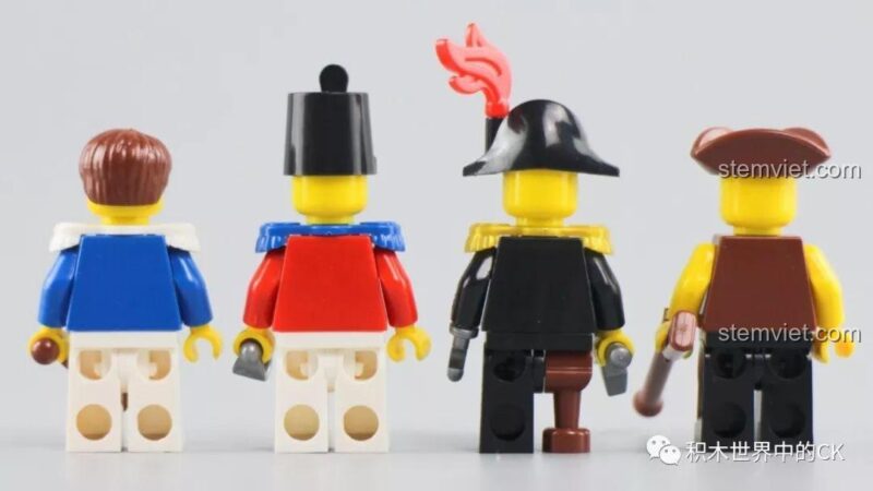 Bốn minifigures hải tặc và lính thủy đi kèm Bộ lắp ráp Zhe Gao QL1800 Tàu Hải Tặc Thần Bão Tố
