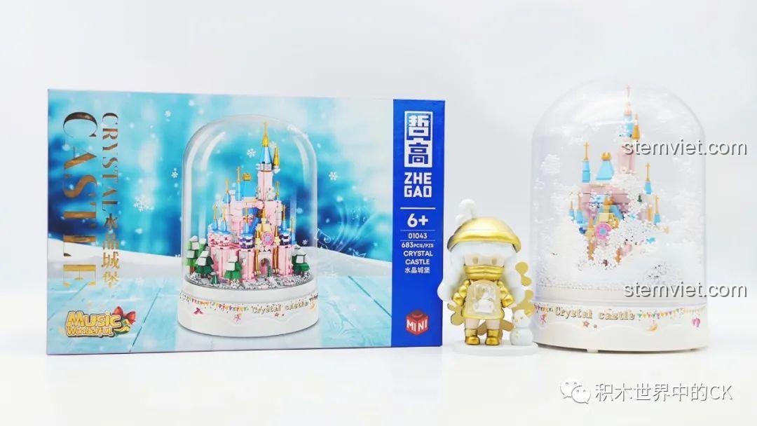 Mô hình ZHEGAO 01043 Lâu đài Pha Lê được trưng bày trên kệ sách, hòa mình vào không gian học tập và giải trí.