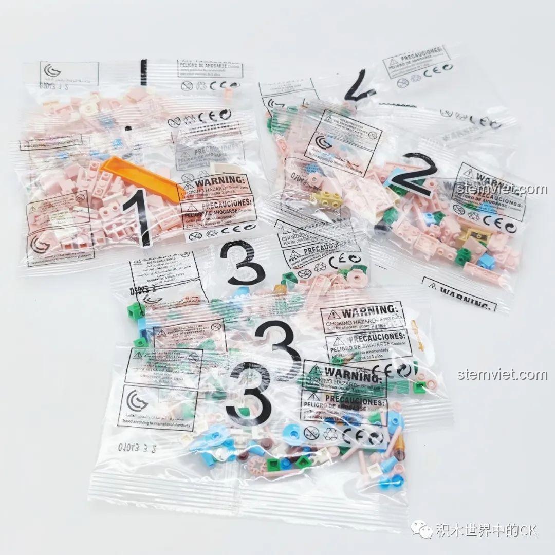 Các túi mảnh ghép mini block của bộ ZHEGAO 01043 Lâu đài Pha Lê được đánh số, giúp phân loại và lắp ráp tiện lợi.