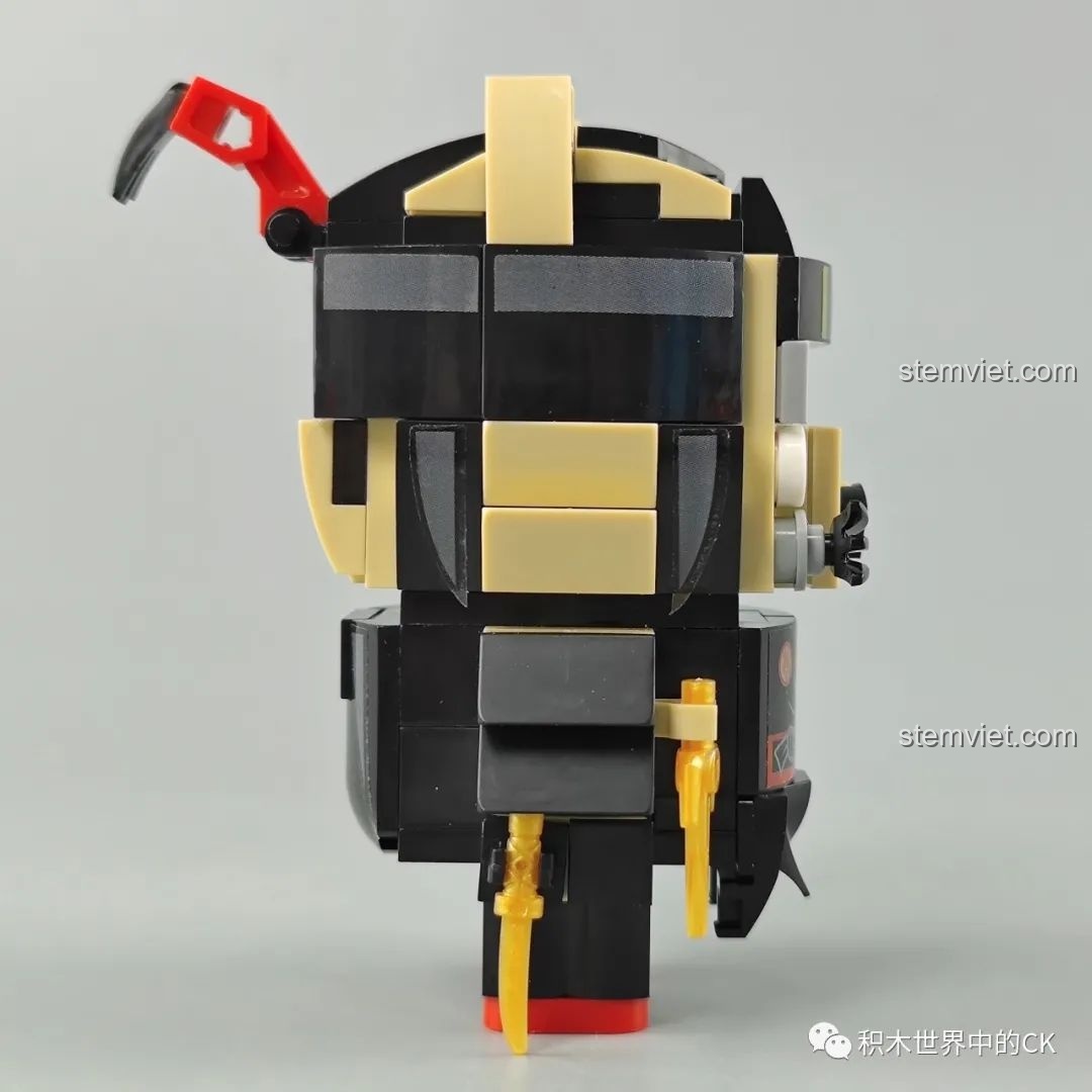 Các mảnh ghép, sách hướng dẫn và tờ sticker của mô hình Akita Nobunaga trong bộ Zhegao CW2001A.