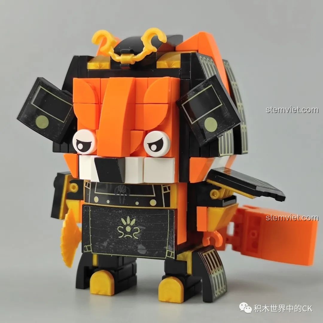 Mô hình Cáo Hanbei đã lắp ráp hoàn chỉnh từ bộ Zhegao CW2001A Mô hình Samurai Thú Cưng, nhìn từ phía trước.