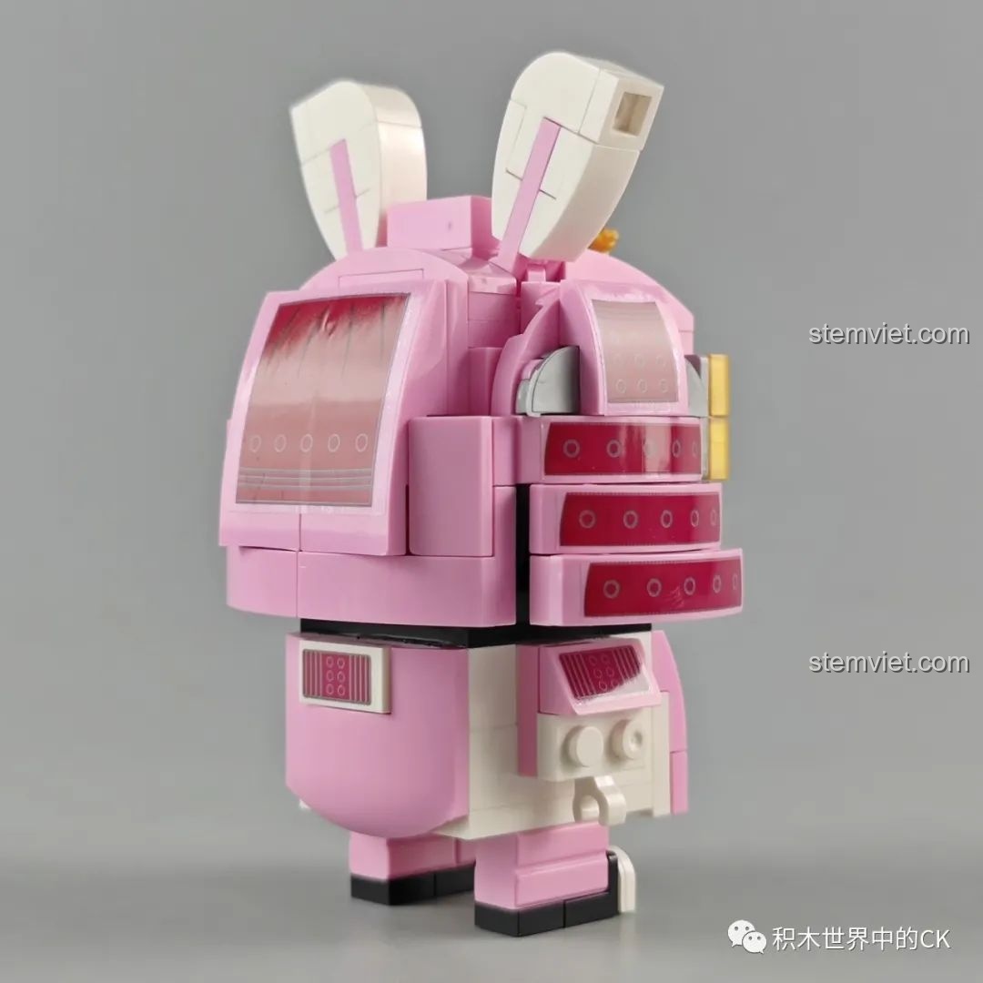 Mô hình Chiến Binh Hươu đã lắp ráp hoàn chỉnh từ bộ Zhegao CW2001A Mô hình Samurai Thú Cưng, nhìn từ phía trước.