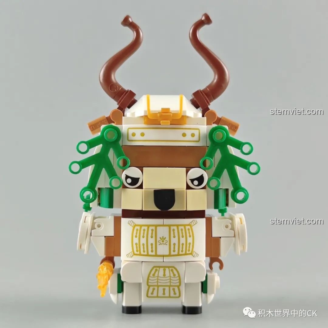 Mô hình Chiến Binh Hươu từ bộ lắp ráp Zhegao CW2001A Mô hình Samurai Thú Cưng, chụp góc nghiêng bên trái.