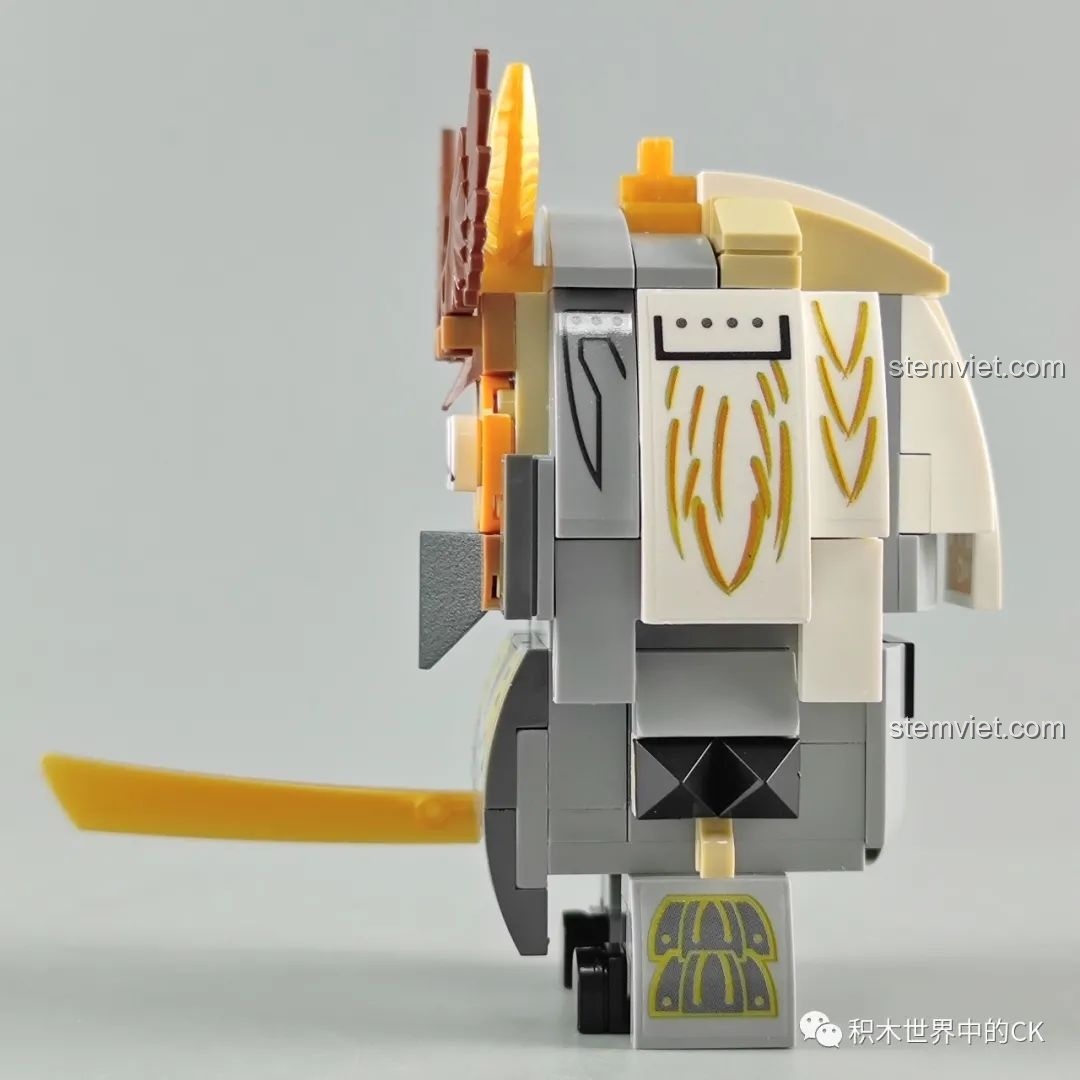 Mô hình Cú Mèo từ bộ lắp ráp Zhegao CW2001A Mô hình Samurai Thú Cưng, chụp từ bên hông.