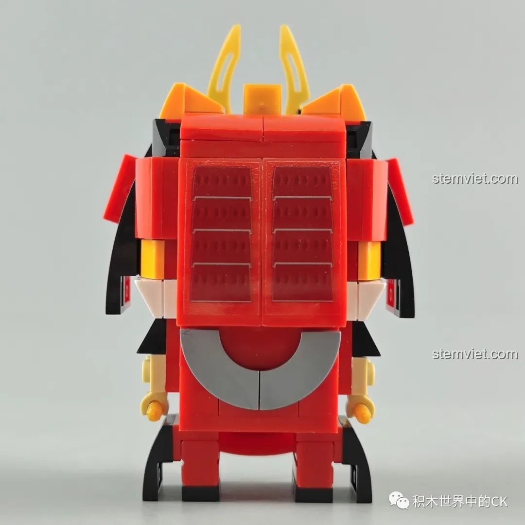 Các mảnh ghép, sách hướng dẫn và tờ sticker của mô hình Cú Mèo trong bộ Zhegao CW2001A.